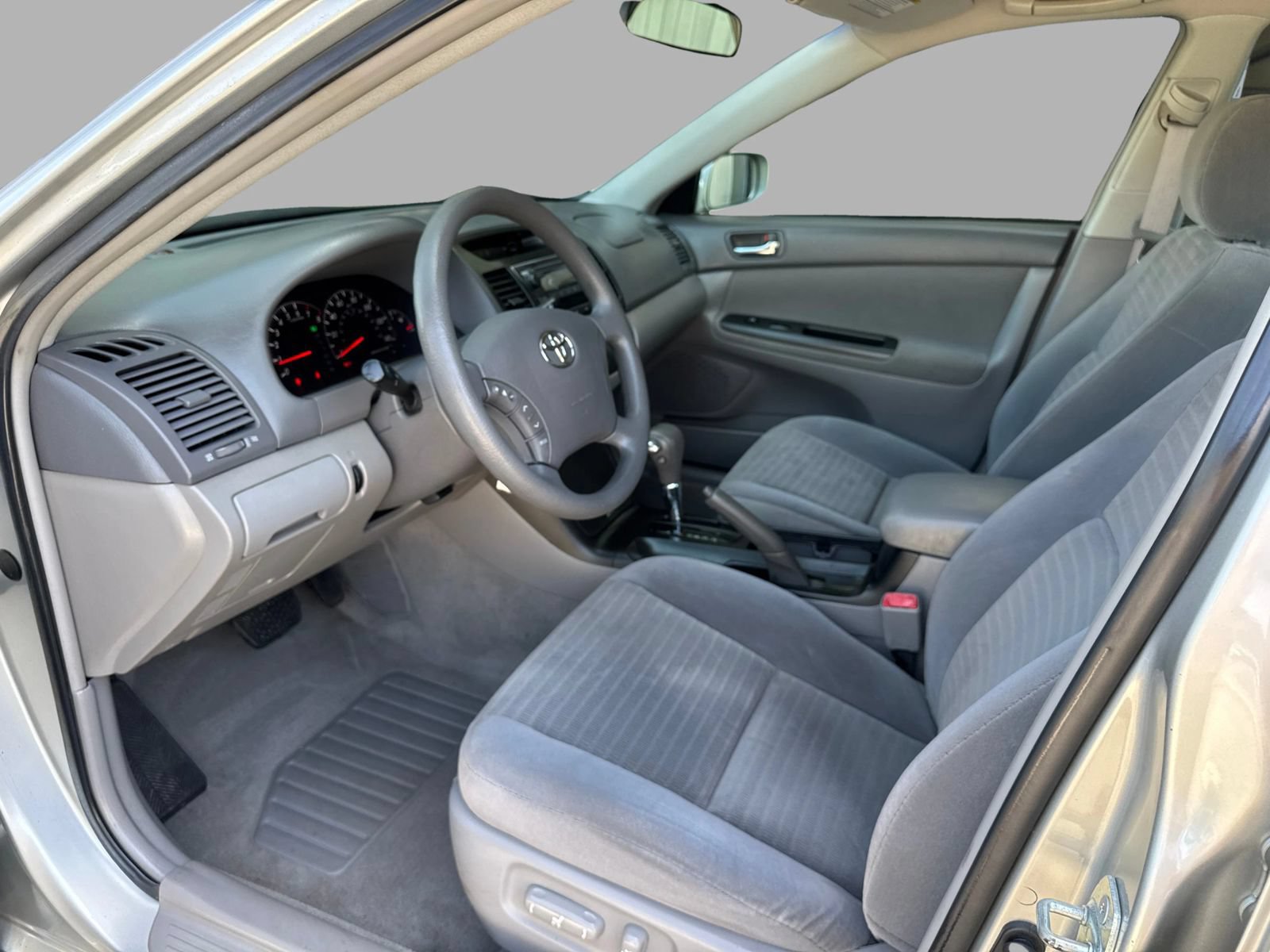 Used 2005 Toyota Camry LE FWD image 19
