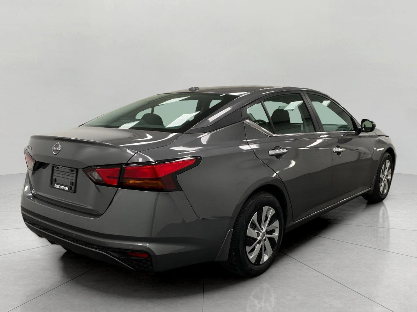 Used 2025 Nissan Altima 2.5 S image 3
