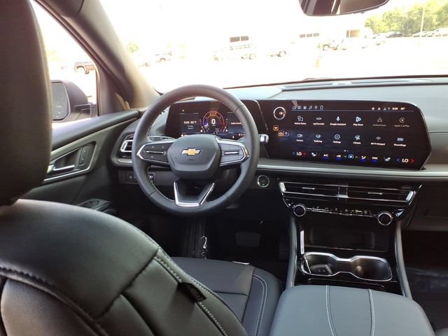 New 2027 Chevrolet Traverse LT w/ Sun and Wheel Package FWD image 9