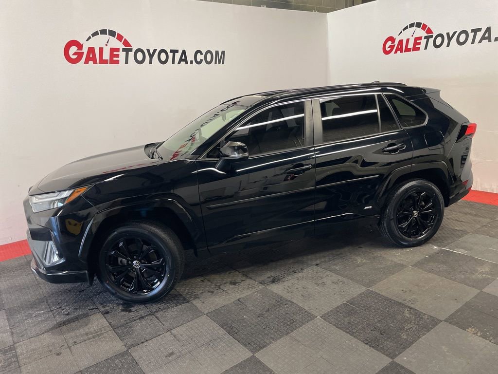 Used 2022 Toyota RAV4 SE w/ Convenience Package image 7