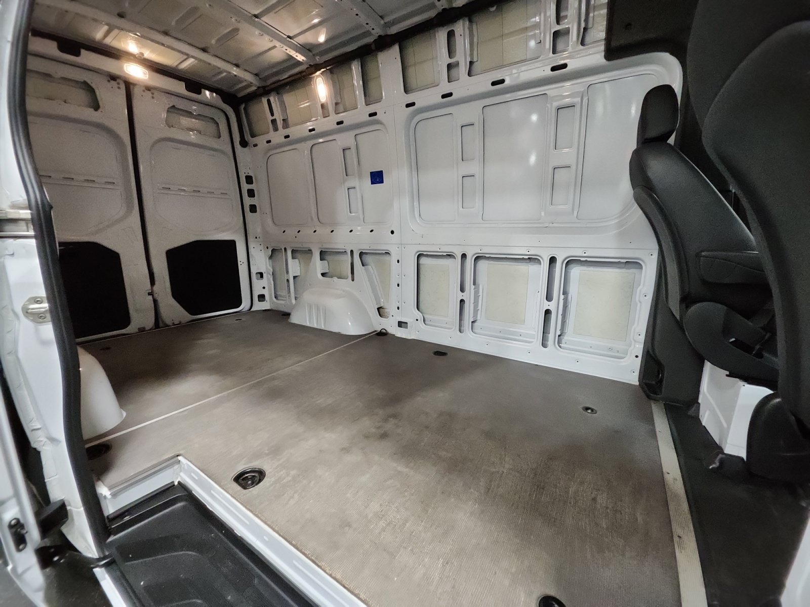 Used 2025 Mercedes-Benz Sprinter 2500 image 15