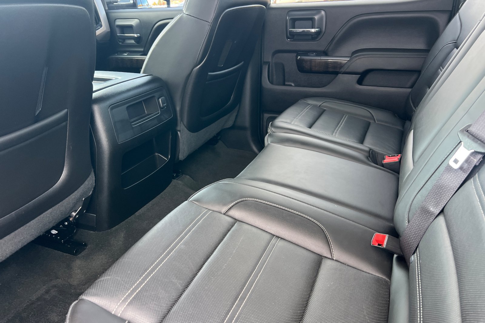 Used 2015 GMC Sierra 3500 Denali w/ Duramax Plus Package AWD/4WD image 9