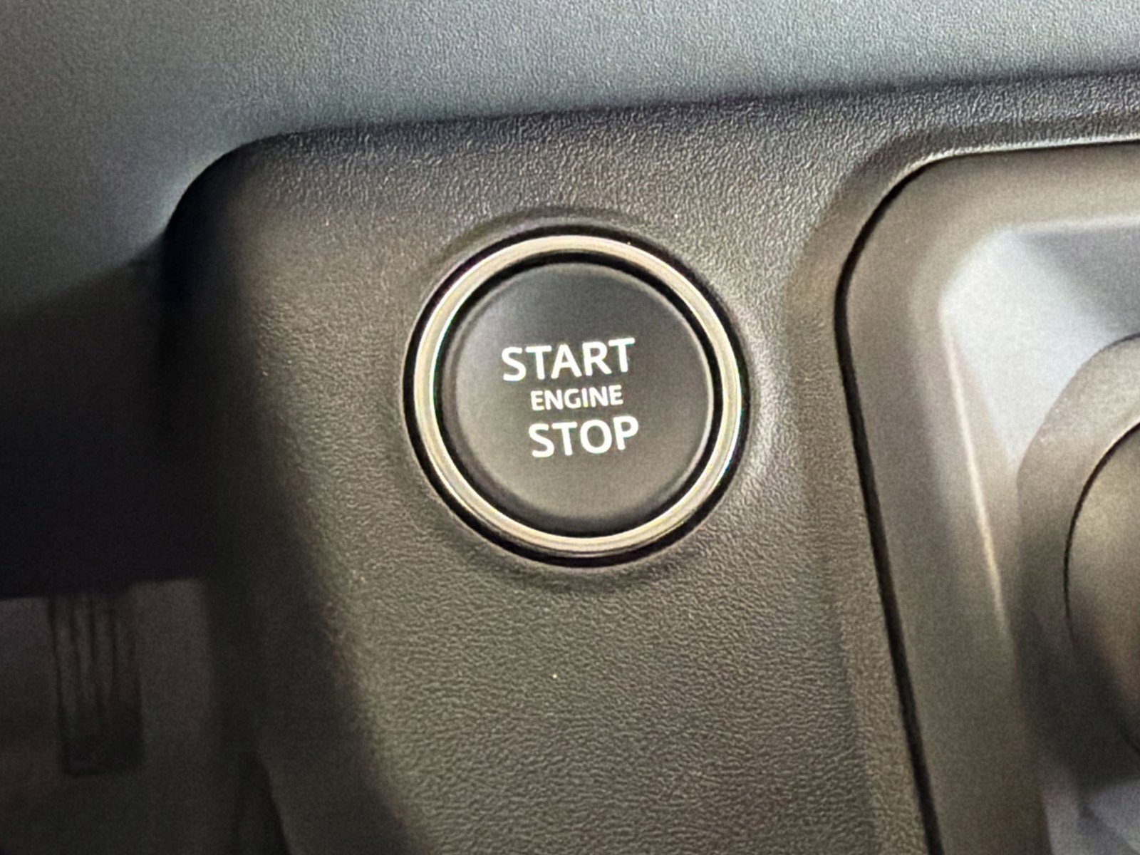 Used 2025 Land Rover Defender 110 X-Dynamic SE AWD/4WD image 27