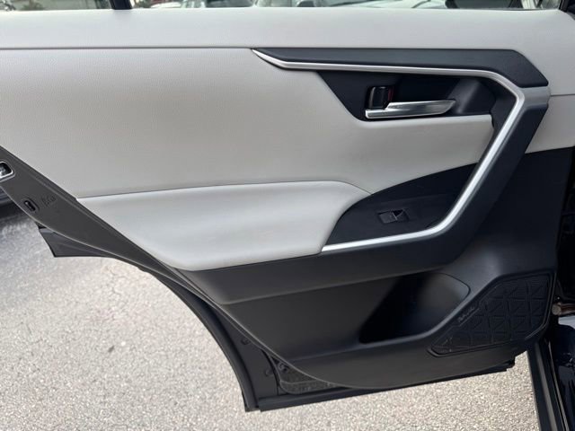 Used 2022 Toyota RAV4 XLE w/ Convenience Package FWD image 11