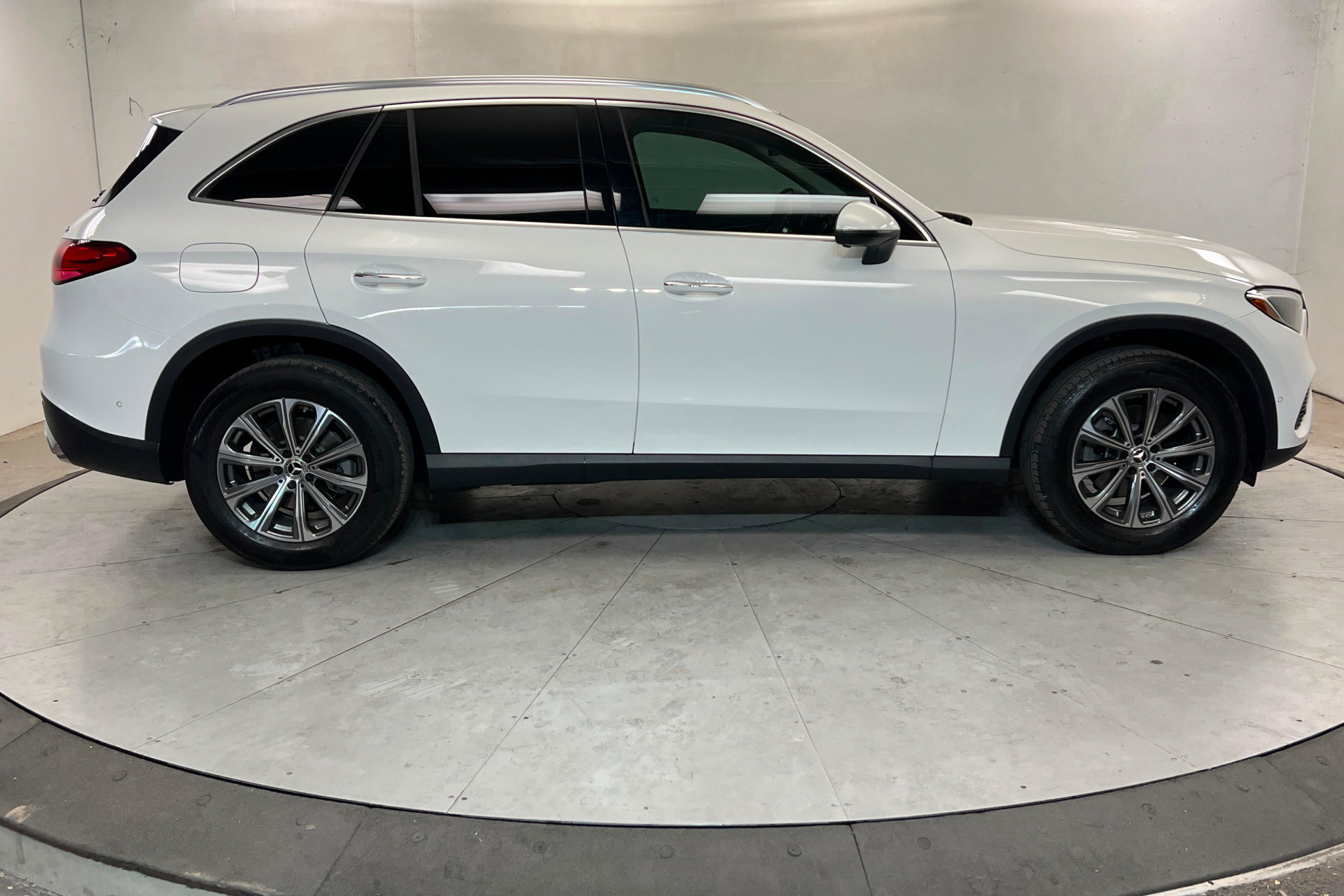 Used 2024 Mercedes-Benz GLC 300 4MATIC image 7