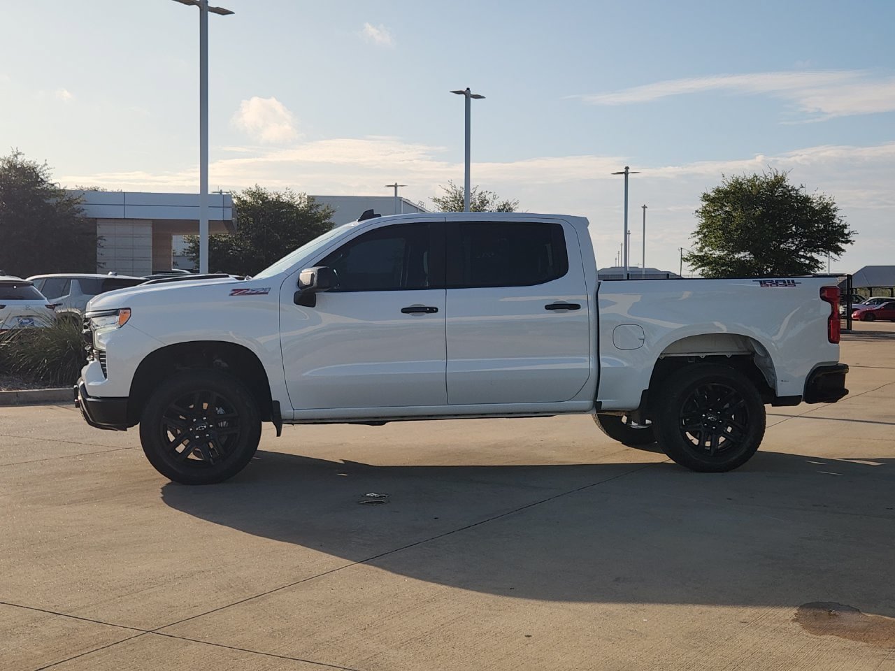 Used 2025 Chevrolet Silverado 1500 LT Trail Boss w/ Convenience Package II AWD/4WD image 4
