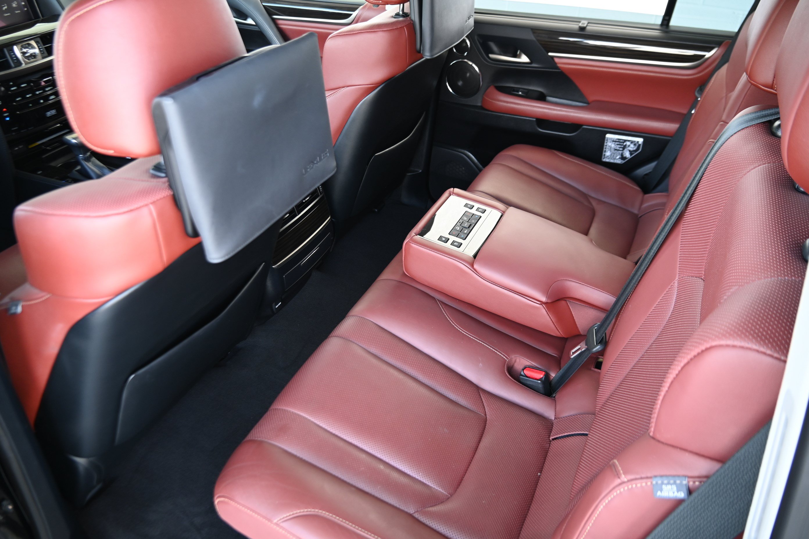 Used 2021 Lexus LX 570 4WD w/ Luxury Package image 12