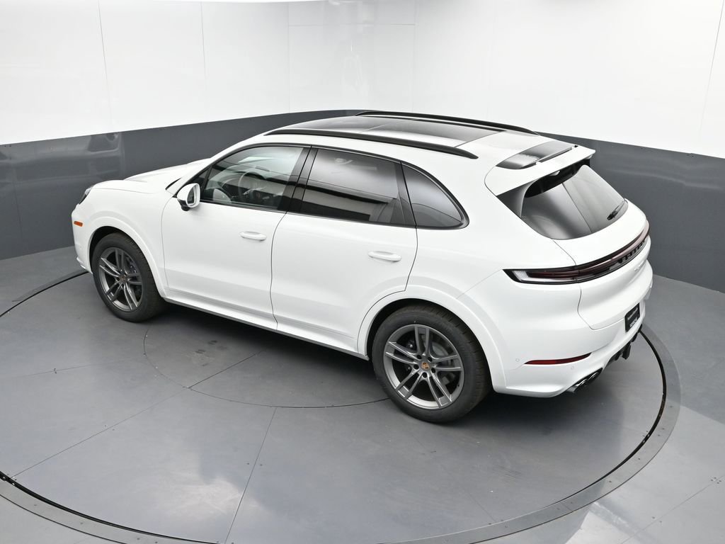 Certified 2025 Porsche Cayenne AWD/4WD image 28