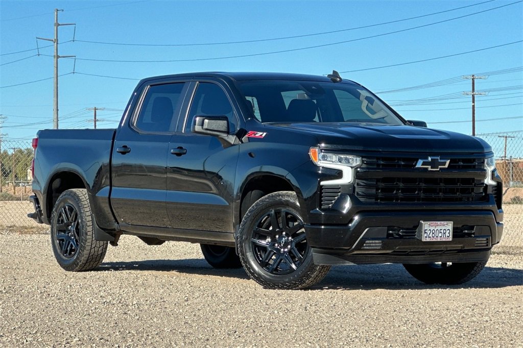 Used 2023 Chevrolet Silverado 1500 RST image 2