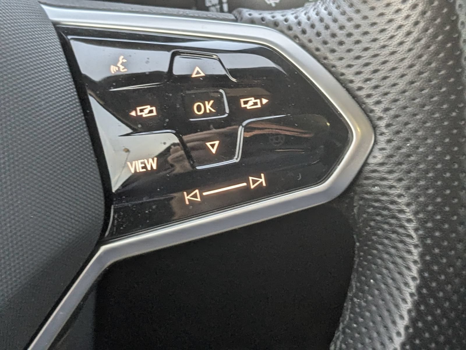 Used 2023 Volkswagen Tiguan SE R-Line AWD/4WD image 18