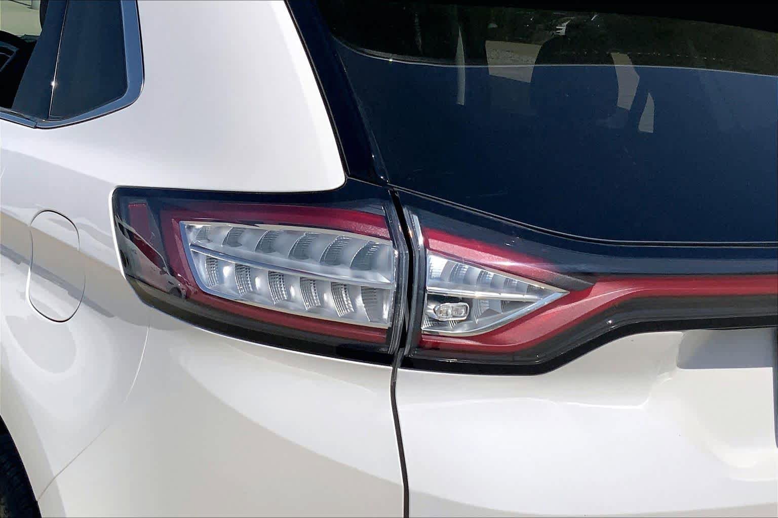 Used 2016 Ford Edge Titanium w/ Equipment Group 302A AWD/4WD image 28