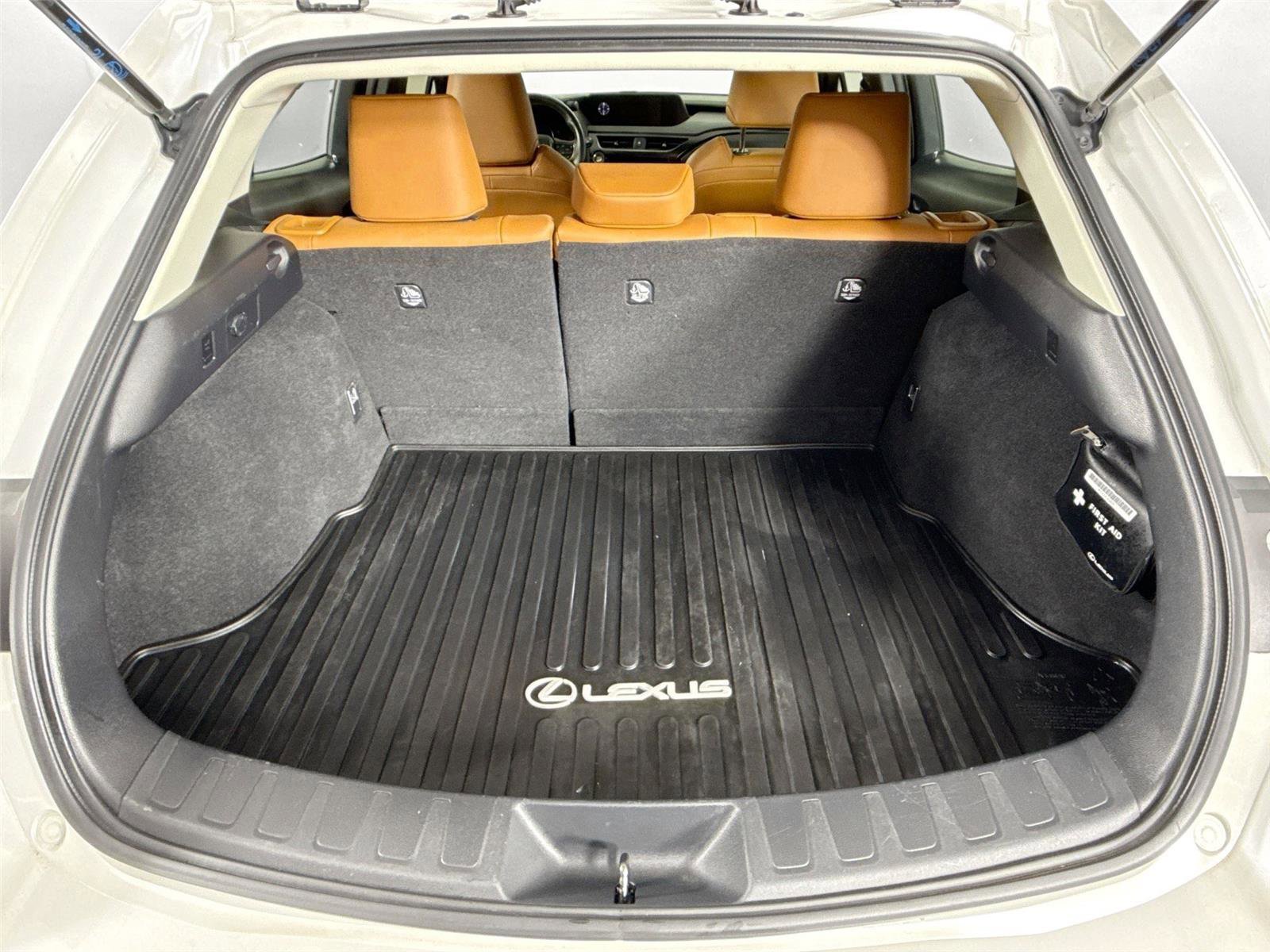 Used 2020 Lexus UX 200 image 34