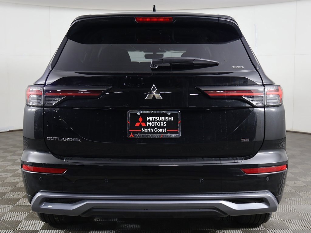 New 2026 Mitsubishi Outlander SE image 13
