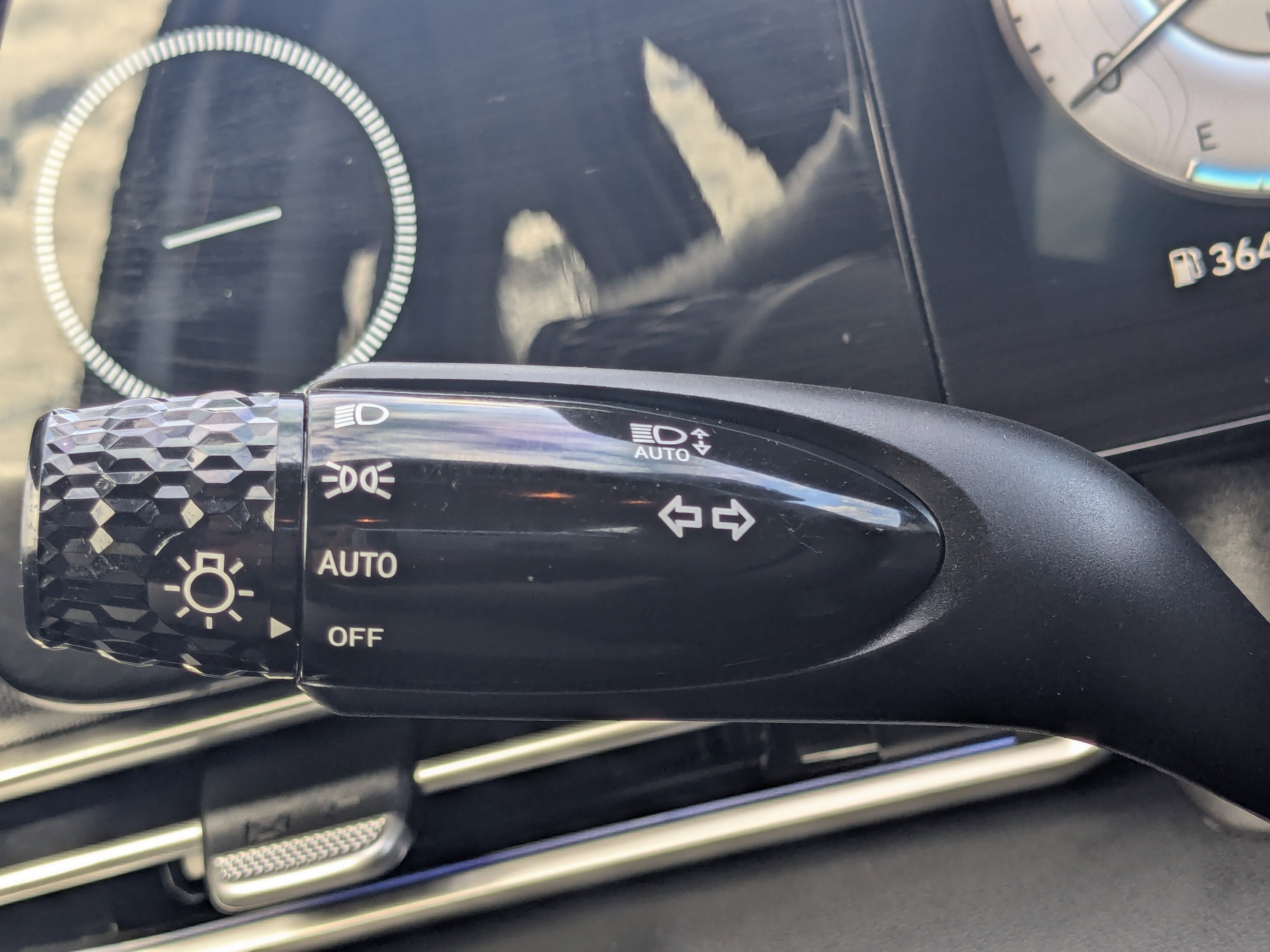 Used 2023 Hyundai Elantra Limited image 30