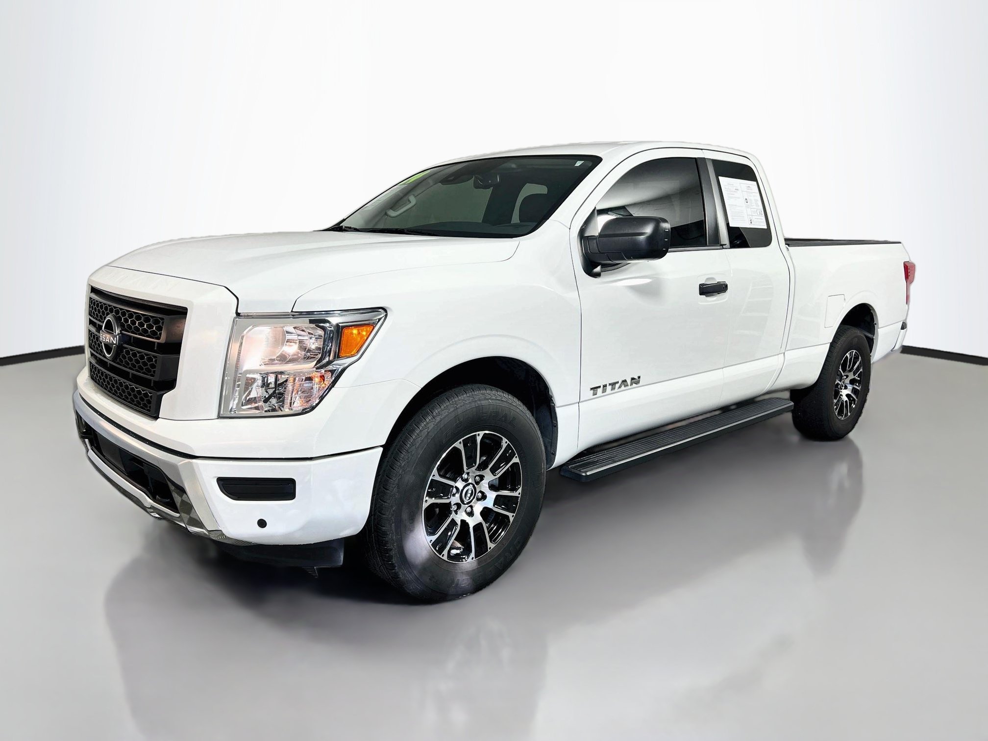 Used 2024 Nissan Titan SV AWD/4WD image 9