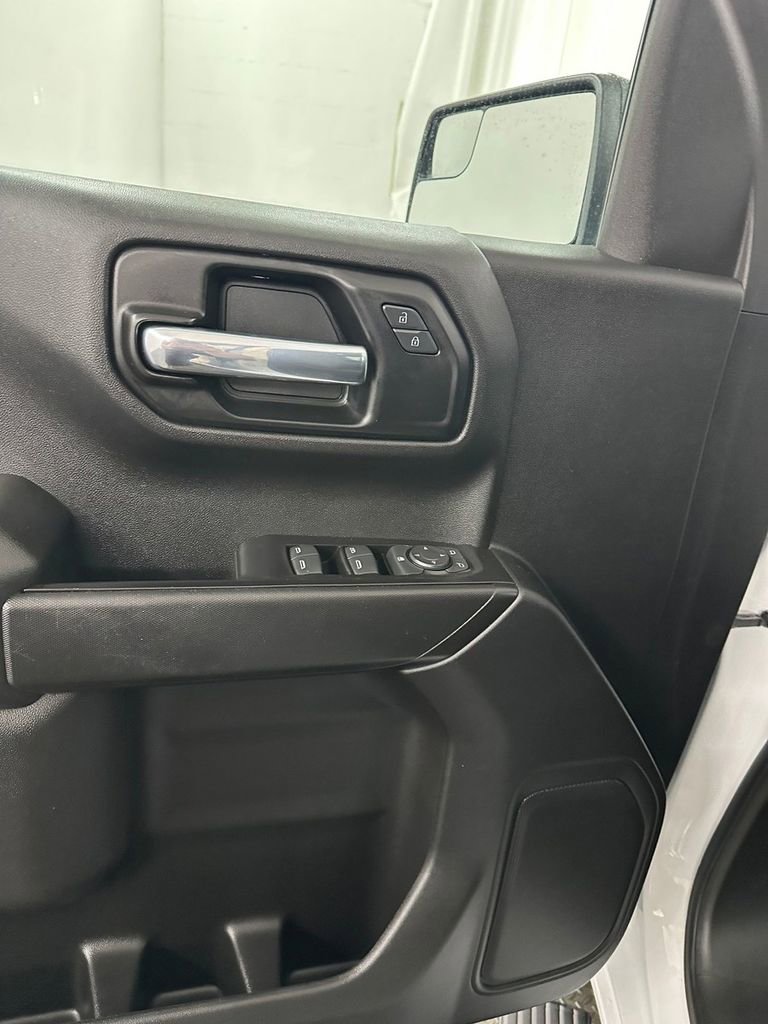 Used 2020 Chevrolet Silverado 1500 Custom w/ Custom Value Package image 9