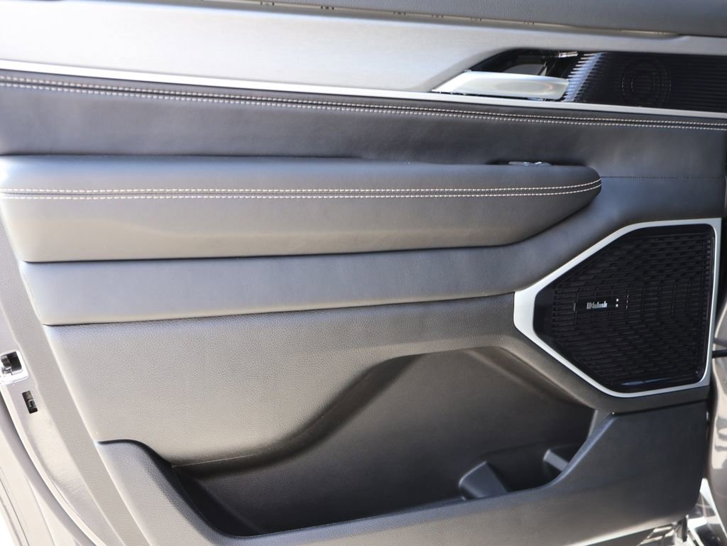 New 2026 Jeep Grand Wagoneer L Limited w/ Premium Group II image 18