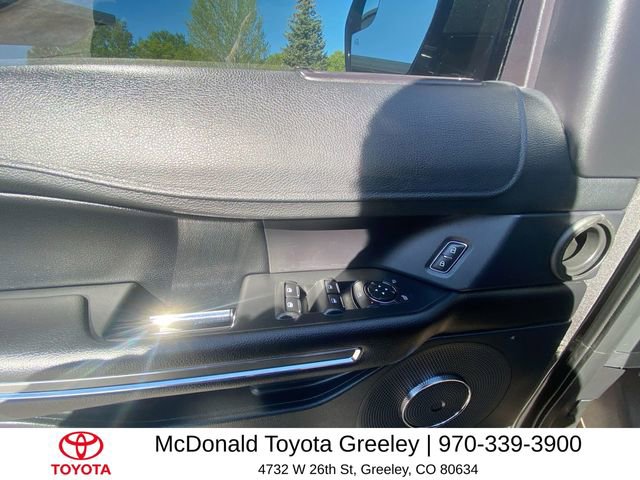 Used 2019 Ford Expedition XLT w/ Equipment Group 201A AWD/4WD image 13