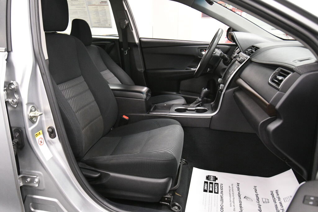 Used 2017 Toyota Camry LE image 25