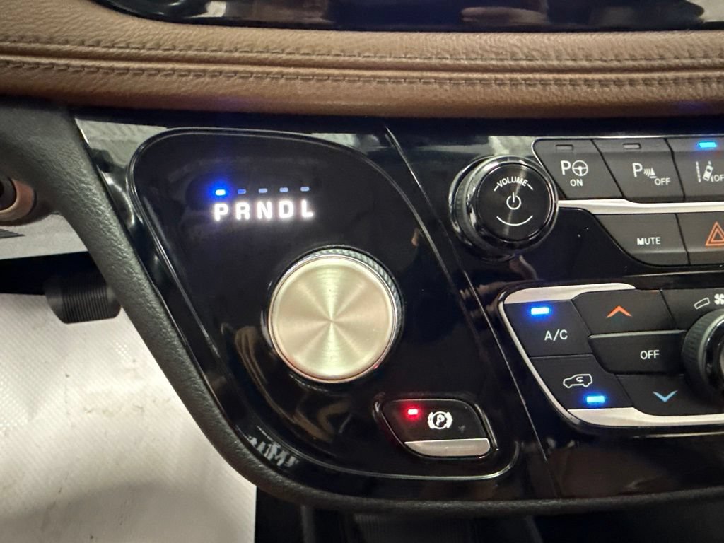 Used 2019 Chrysler Pacifica Limited w/ Advanced Safetytec Group FWD image 21