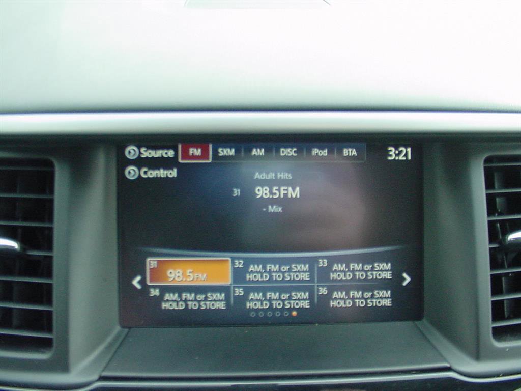 Used 2019 Nissan Pathfinder S image 12