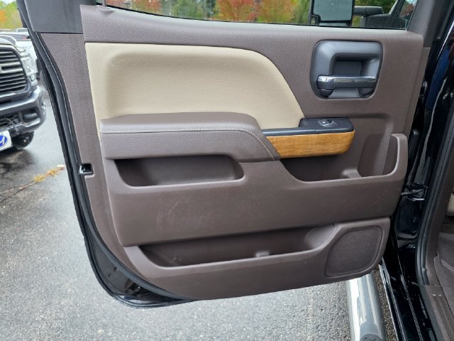 Used 2018 Chevrolet Silverado 1500 LTZ AWD/4WD image 17