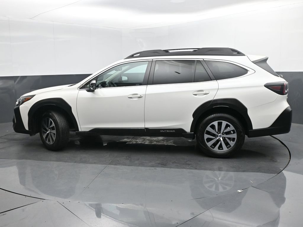Used 2024 Subaru Outback Premium image 3
