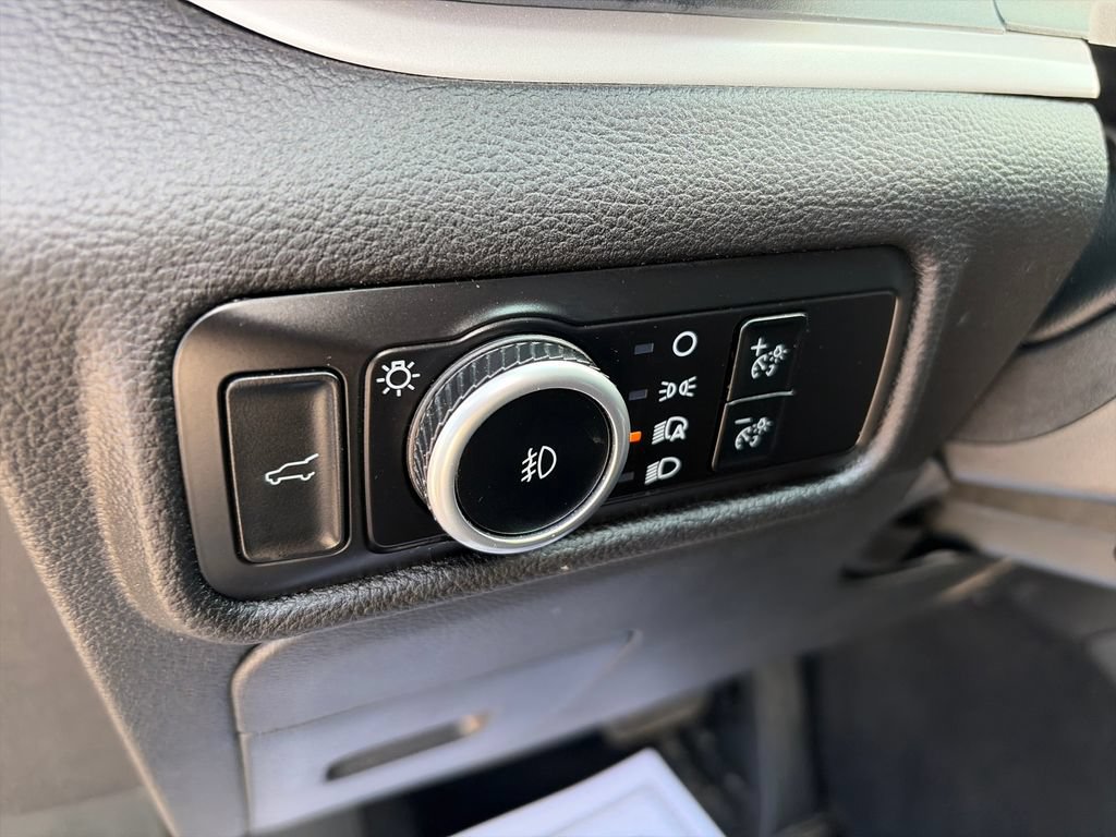 Used 2024 Ford Explorer XLT w/ Equipment Group 202A AWD/4WD image 17