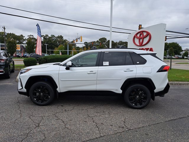 New 2025 Toyota RAV4 SE image 9