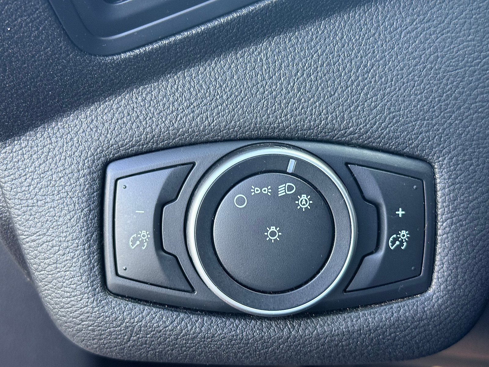 Used 2017 Ford C-MAX Energi SE w/ Equipment Group 401A image 23