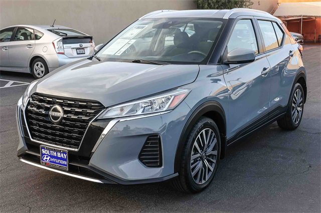 Used 2023 Nissan Kicks SV image 3