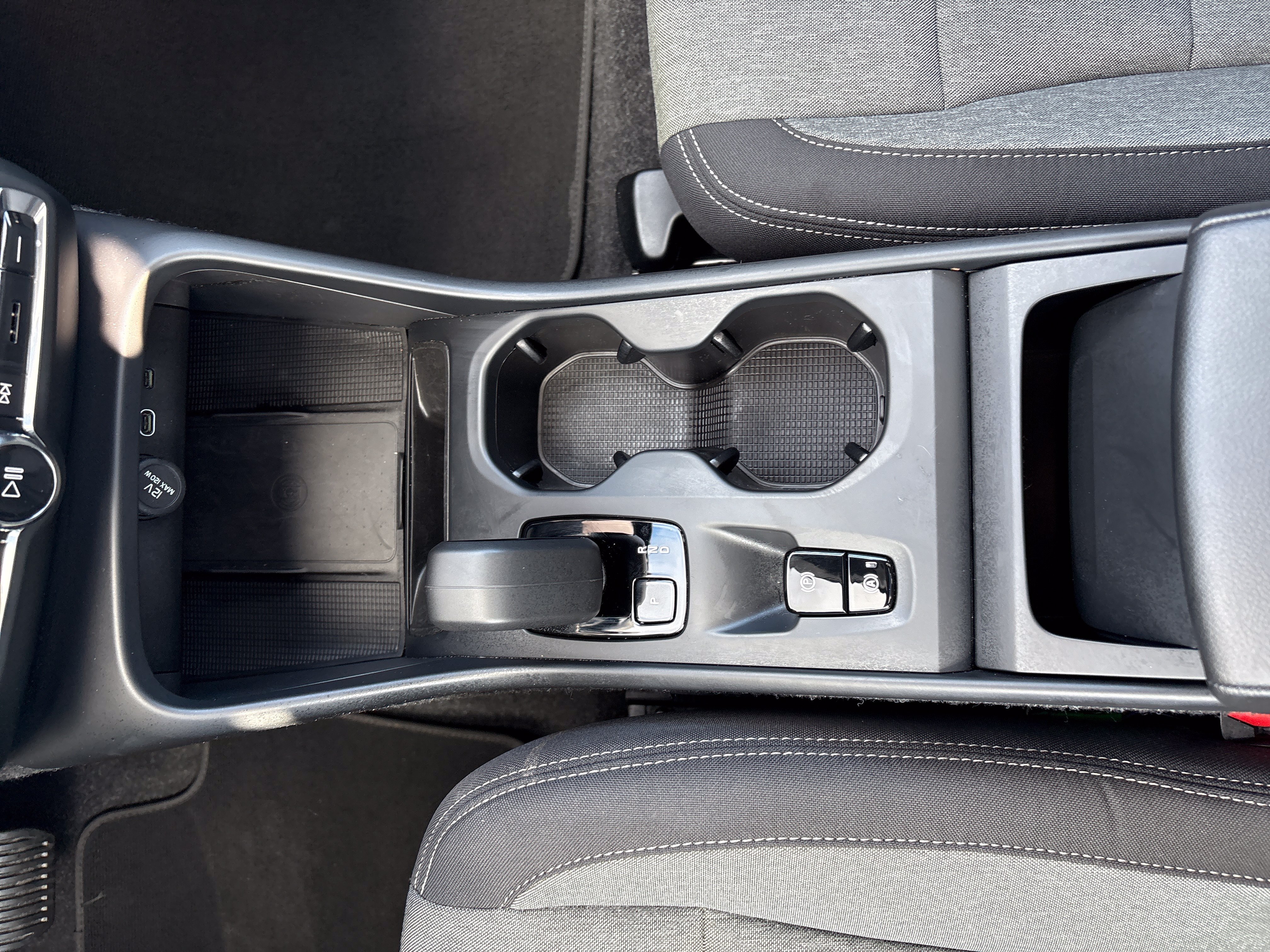 Certified 2025 Volvo XC40 B5 Core AWD/4WD image 8