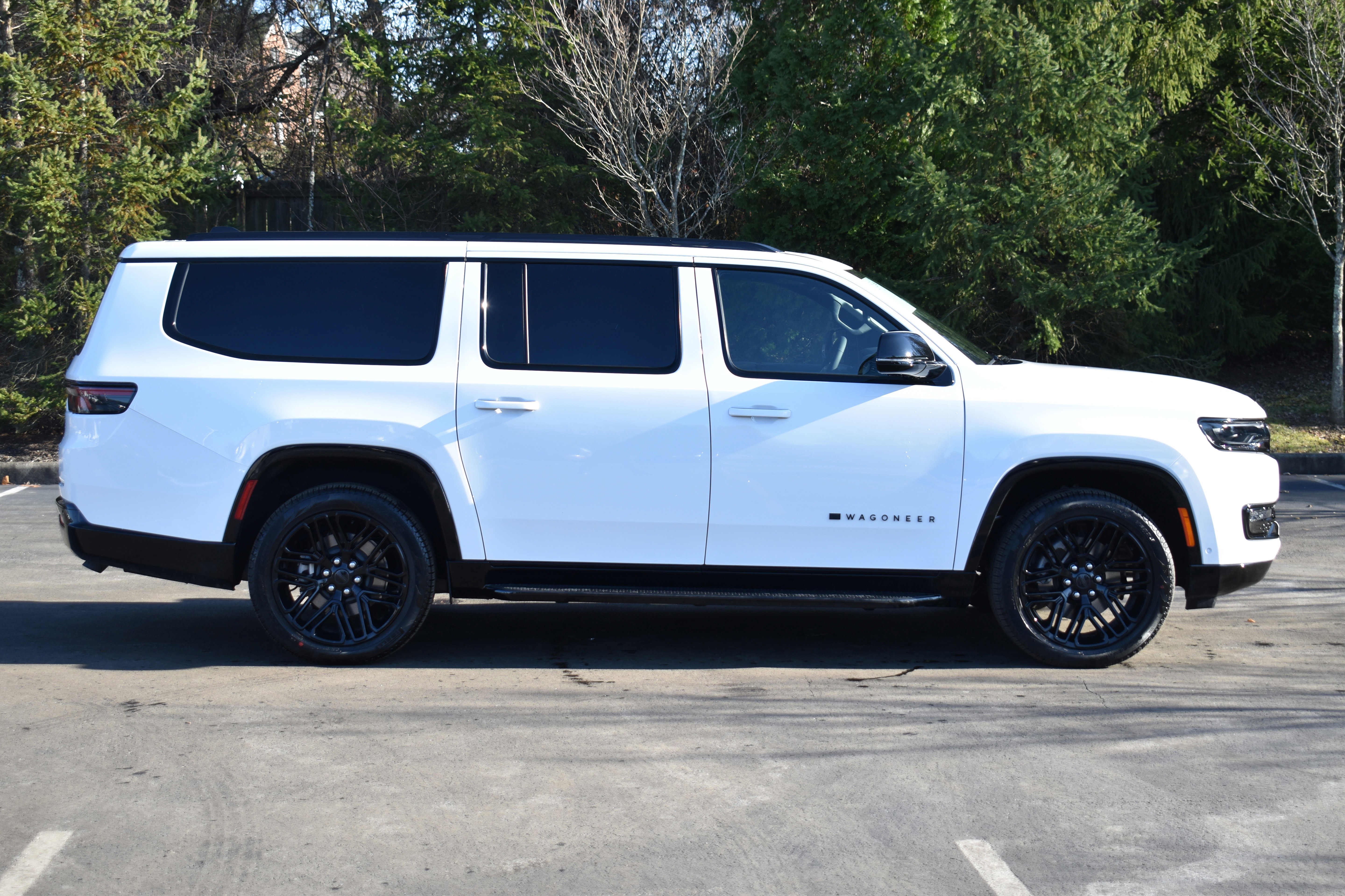 Used 2025 Jeep Wagoneer L Series II w/ Premium Group I image 9