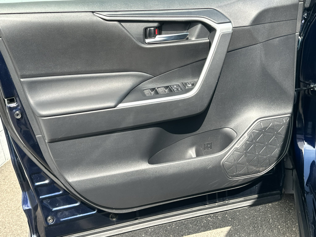 Used 2022 Toyota RAV4 XLE AWD/4WD image 14