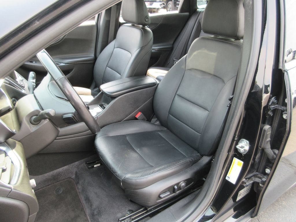 Certified 2018 Chevrolet Malibu LT w/ Leather Package FWD image 17