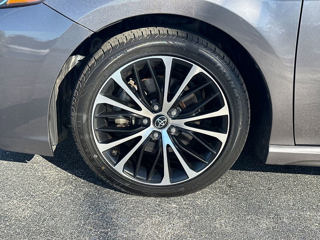 Used 2018 Toyota Camry SE image 9