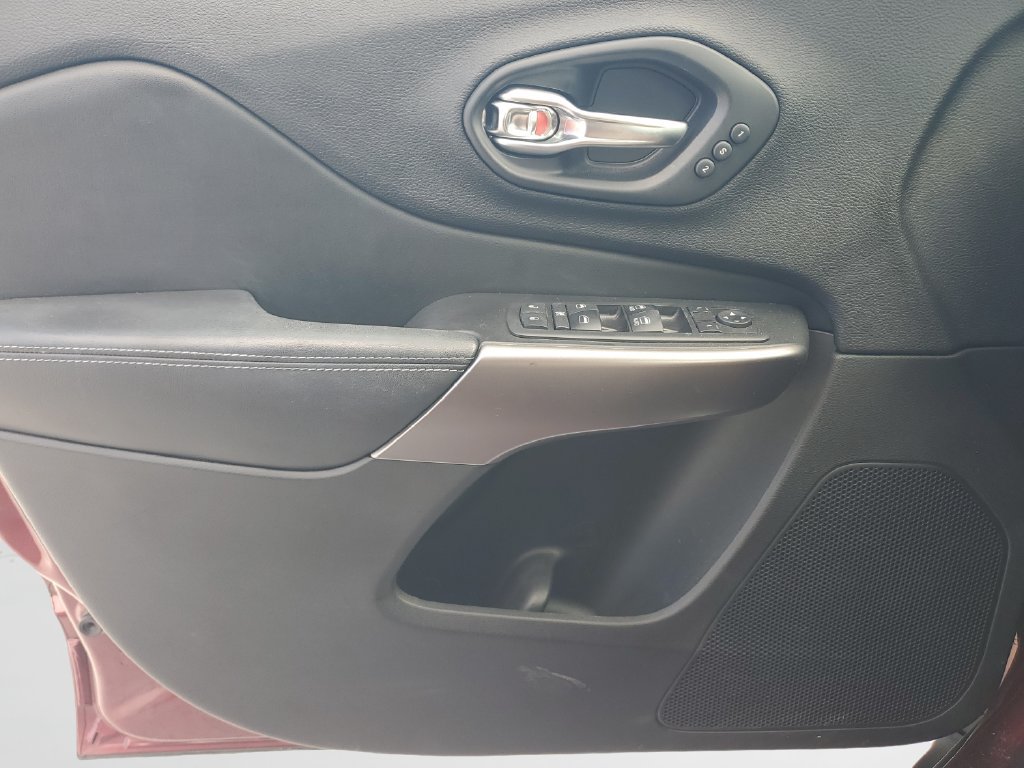 Used 2019 Jeep Cherokee Limited AWD/4WD image 20
