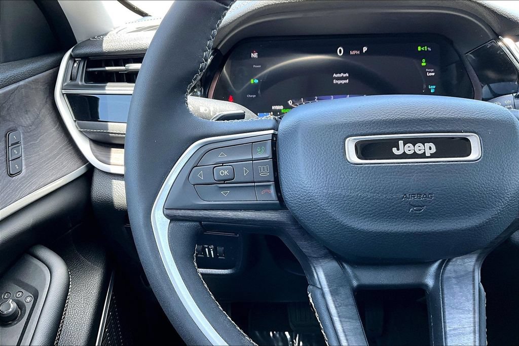 Used 2023 Jeep Grand Cherokee 4WD 4xe image 11