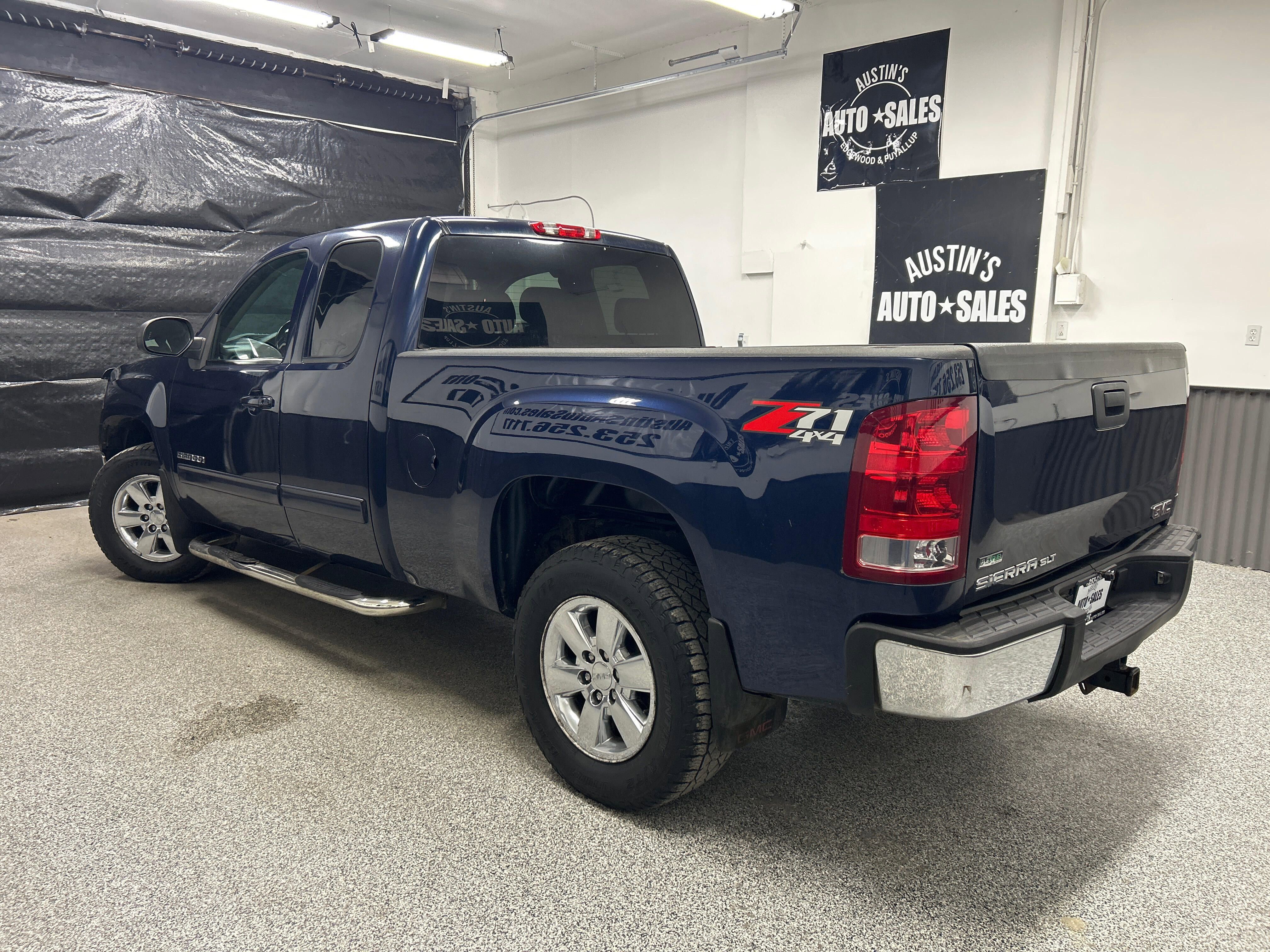 Used 2010 GMC Sierra 1500 SLT w/ Suspension Package, Off-Road AWD/4WD image 4