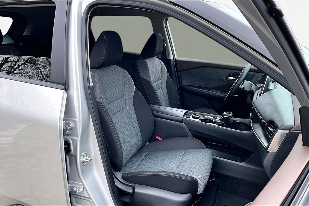 Used 2023 Nissan Rogue SV AWD/4WD image 7