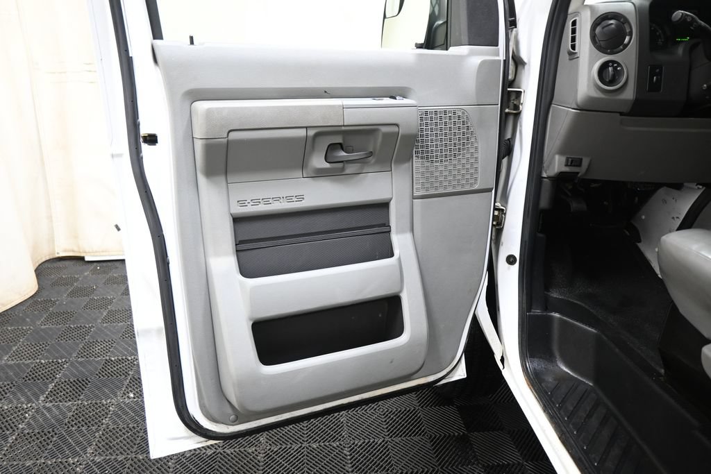 Used 2014 Ford E-150 and Econoline 150 RWD image 17