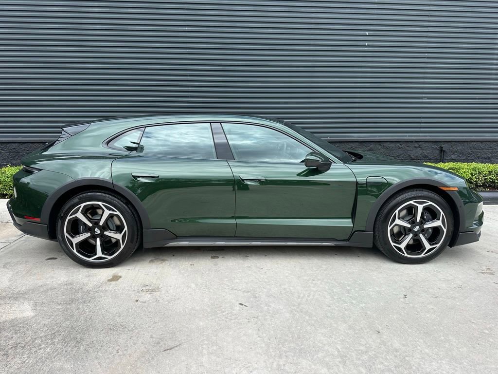 Used 2025 Porsche Taycan 4 Cross Turismo image 10