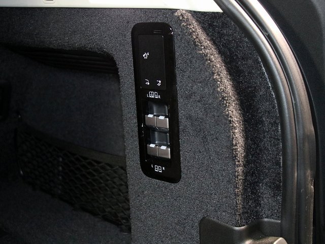 Used 2022 Land Rover Range Rover Long Wheelbase SE image 32