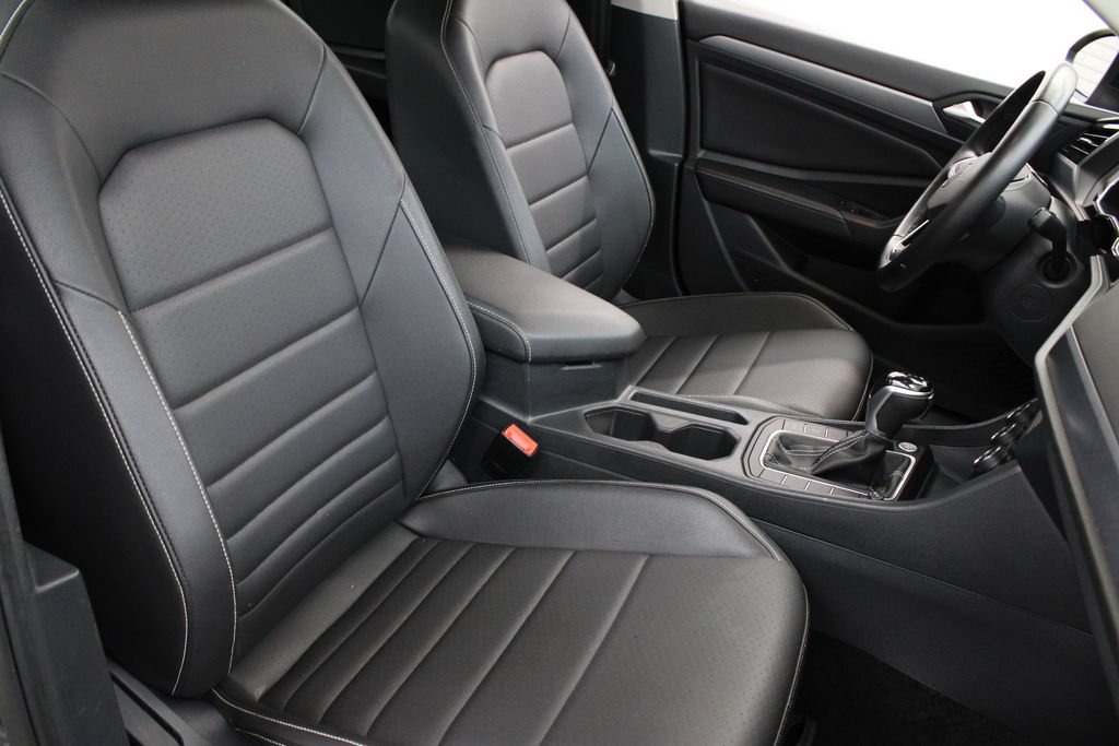 Used 2024 Volkswagen Jetta SE FWD image 23