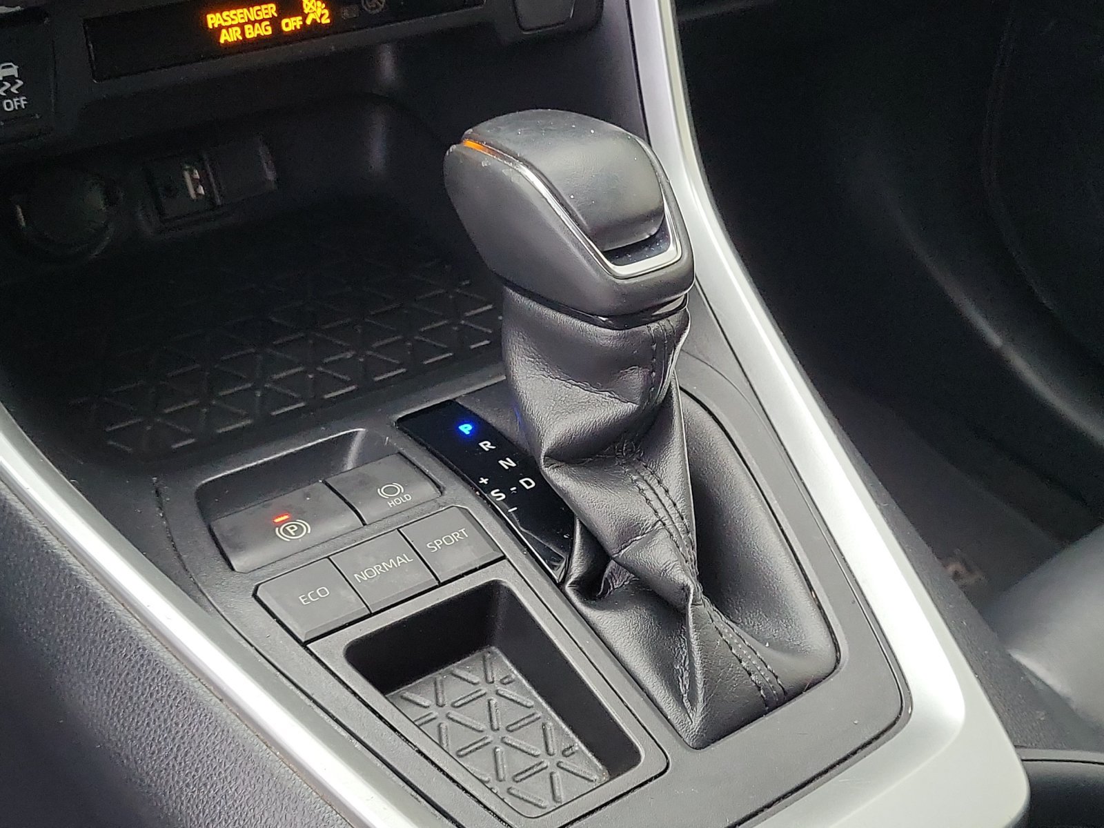 Used 2019 Toyota RAV4 XLE Premium FWD image 31