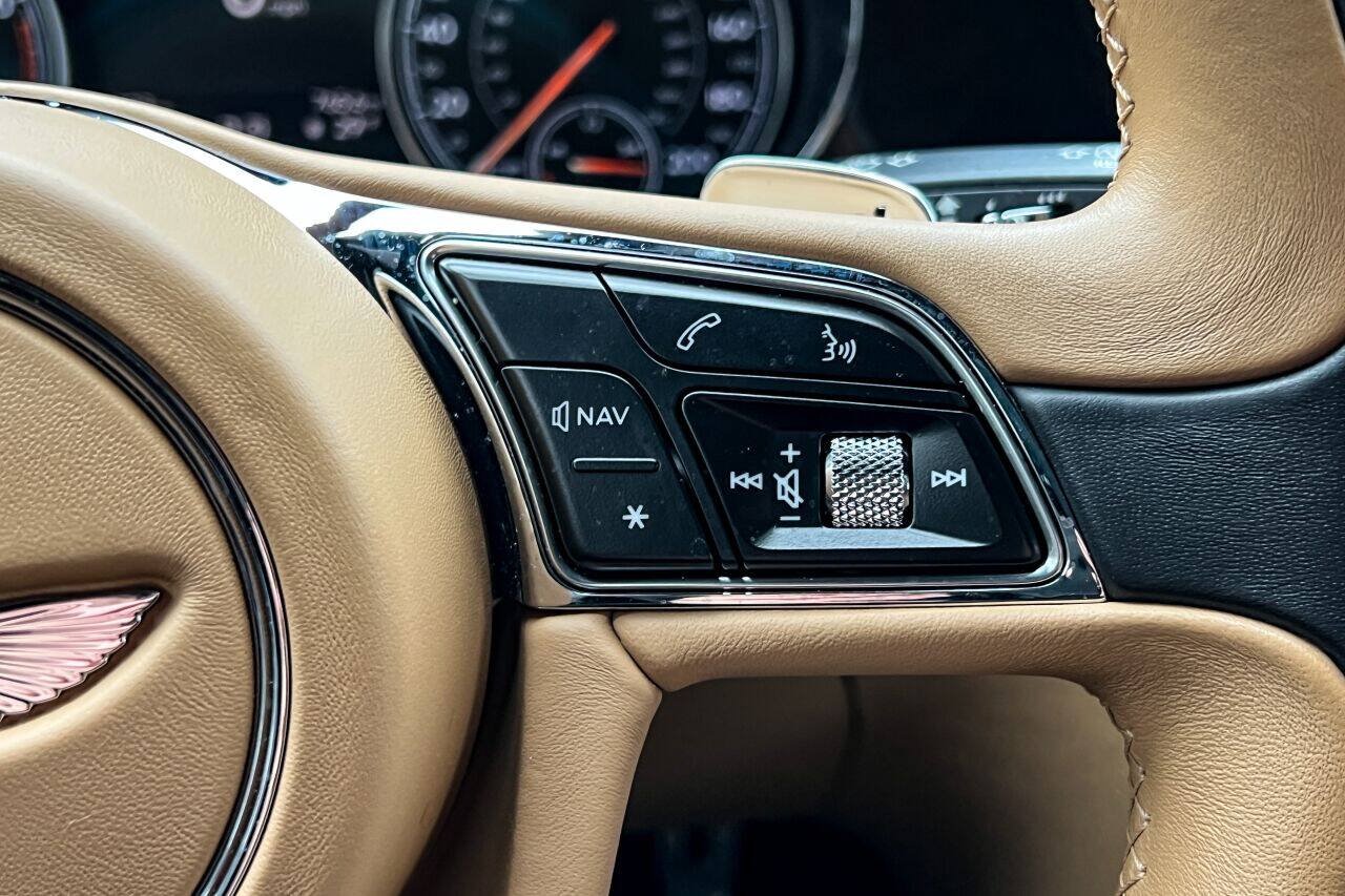Used 2017 Bentley Bentayga AWD/4WD image 39