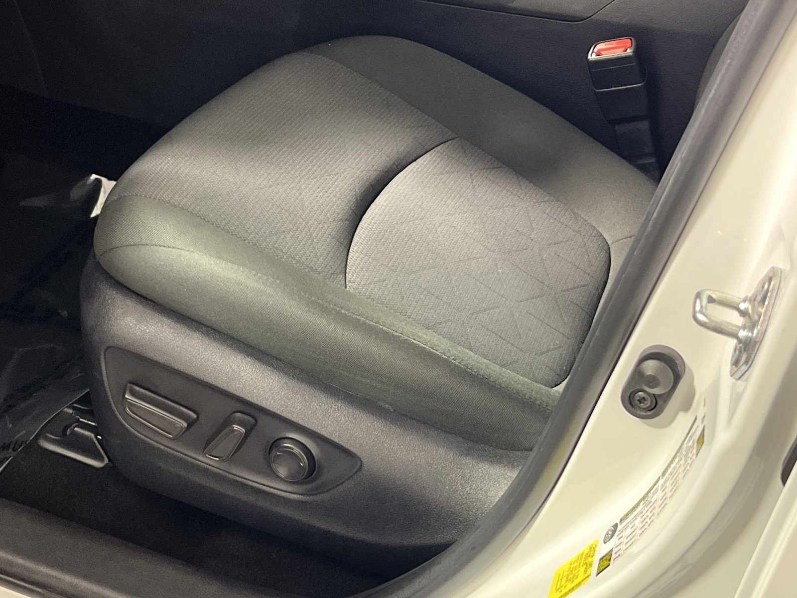 Used 2025 Toyota RAV4 XLE AWD/4WD image 15