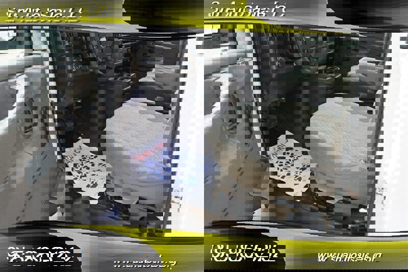 Used 2010 Chevrolet Express 1500 image 17