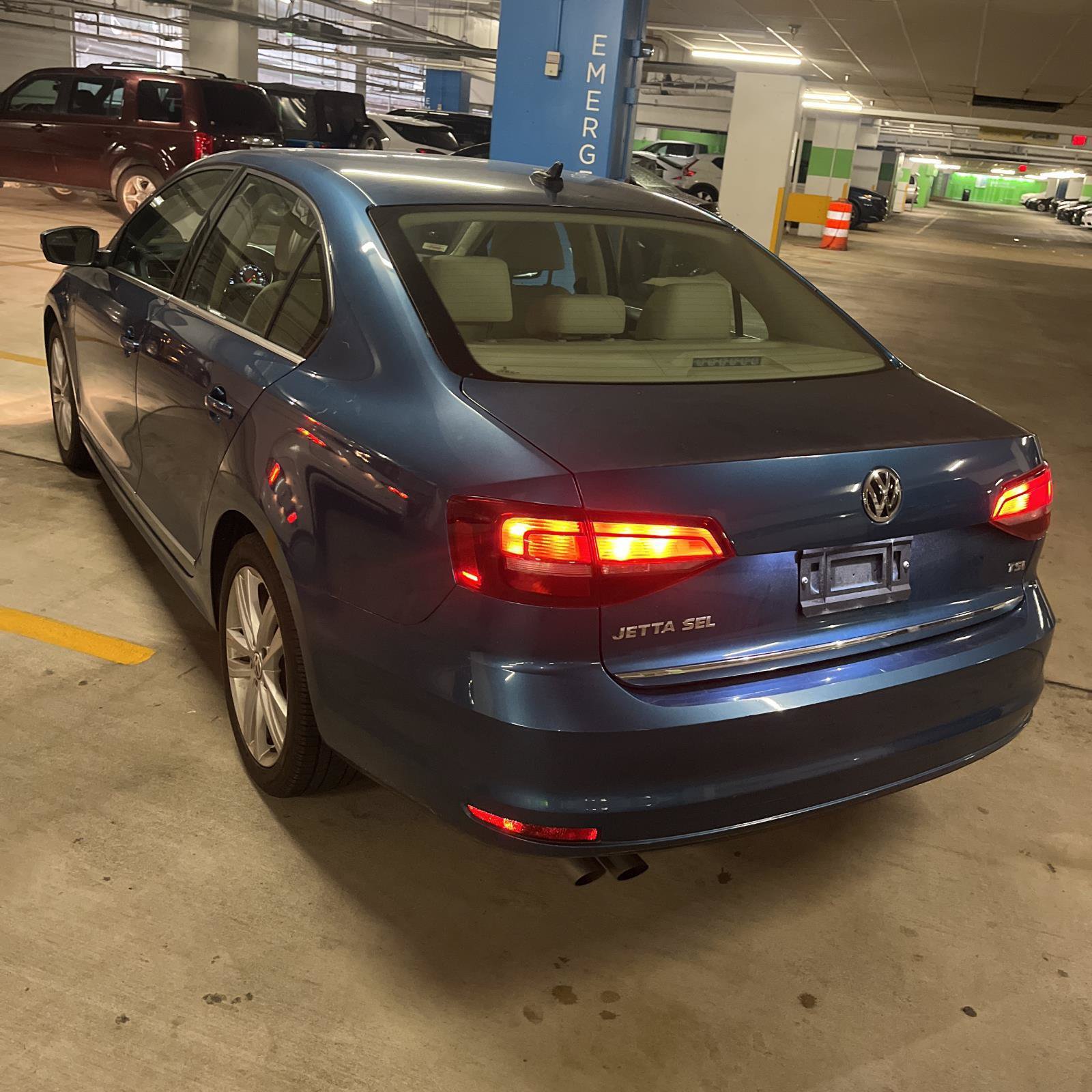 Used 2017 Volkswagen Jetta SEL FWD image 2