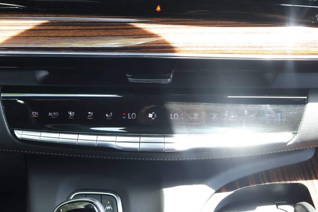 Certified 2022 Cadillac Escalade ESV Luxury w/ LPO, Illumination Package AWD/4WD image 19